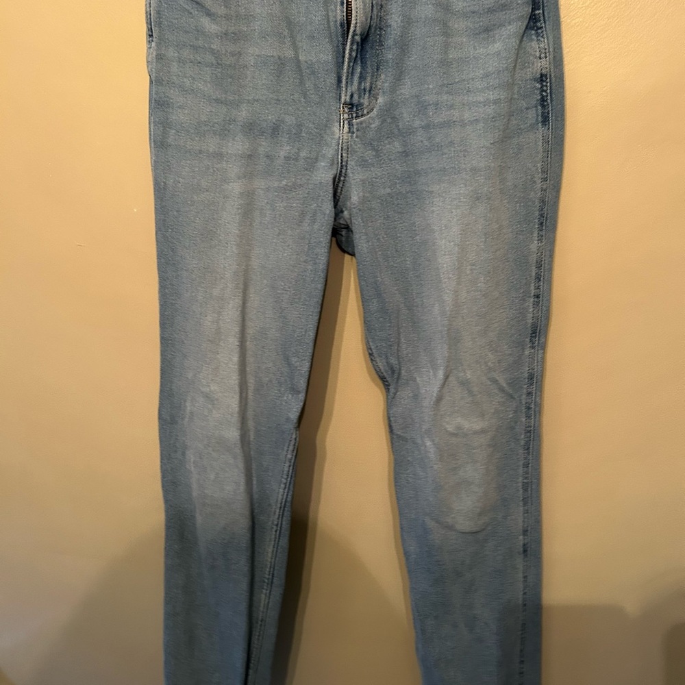 Hollister Ultra High-Rise Mom Jeans